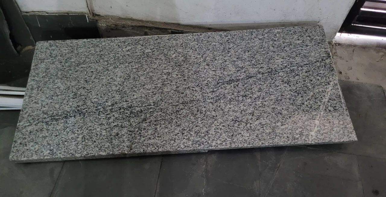 Placa de granito marrom 1,4 m X 0,62 m, espessura 2 cm m