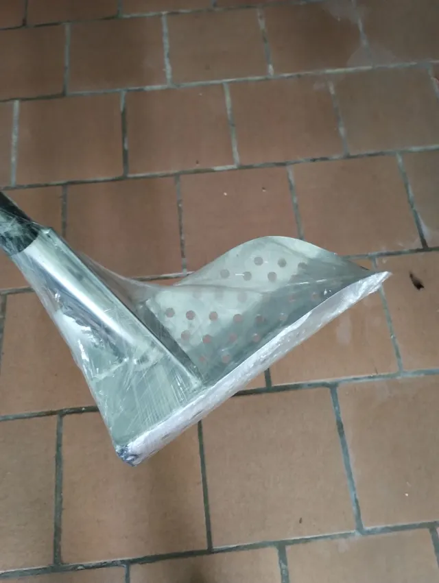 Sand scoop