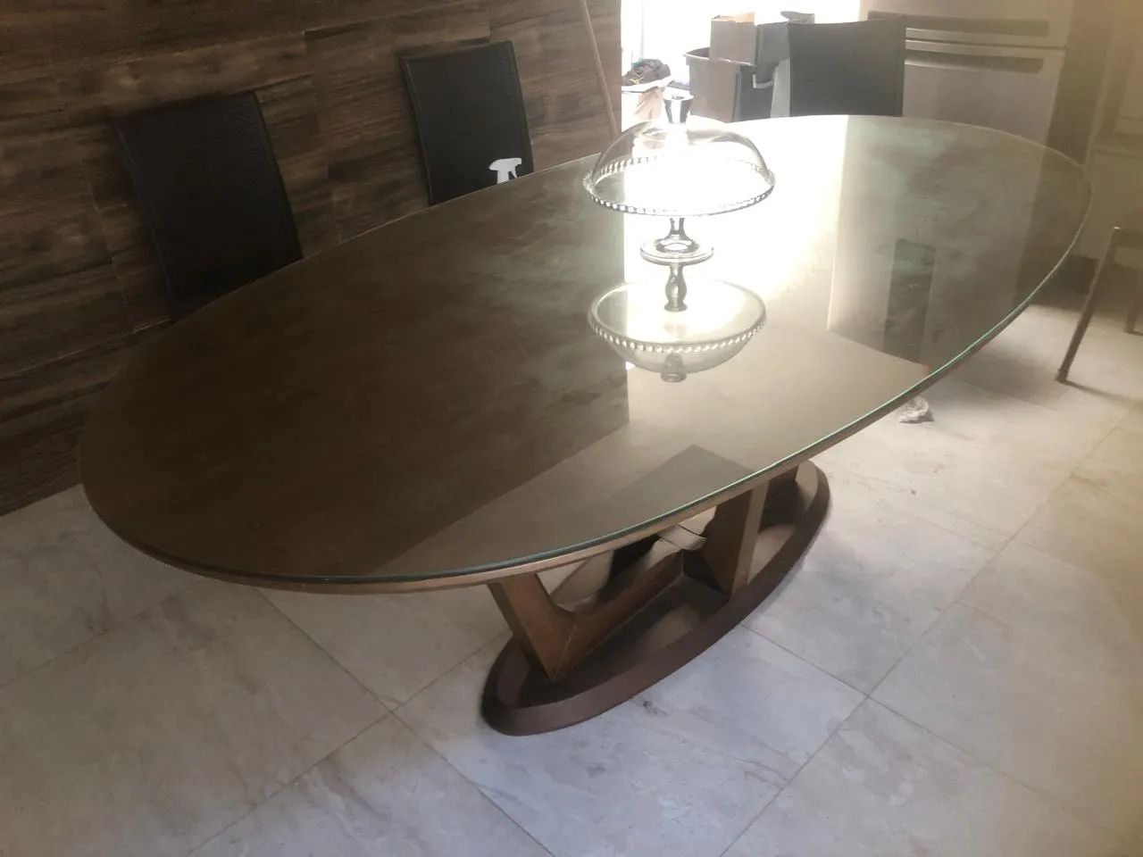 Mesa de jantar semi nova  1 ano de uso em de conservação, o tampo protegido por vidro 64574074035073121
