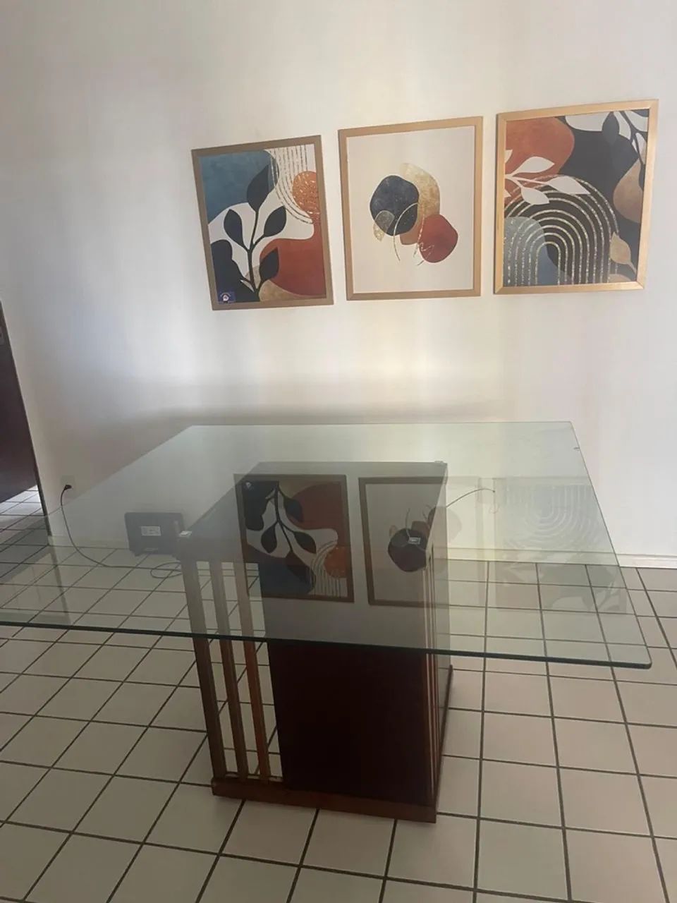 Mesa de Jantar de Vidro com Base de Madeira ! Vendo ou troco por mesa de 4 lugares  - Foto 5