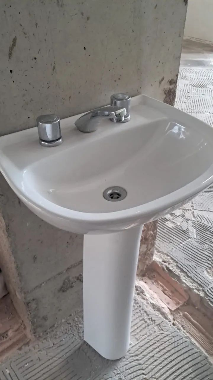 Cuba de banheiro branca 