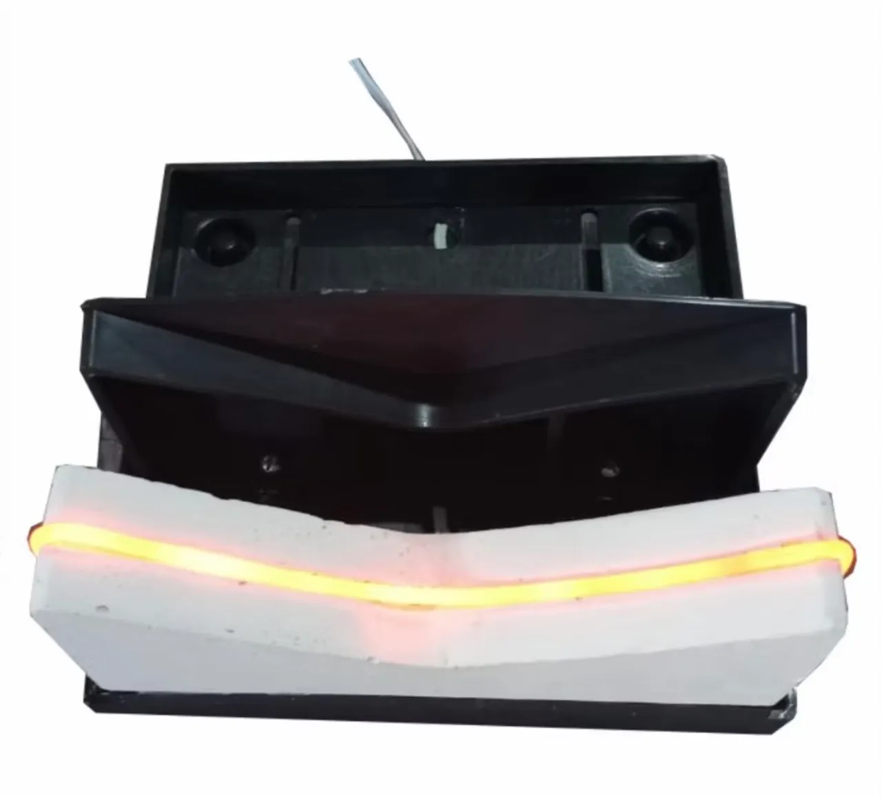 Máquina corta garrafa de vidro.