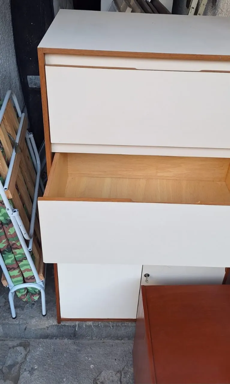 Armários baixo em madeira com formica em bom estado.