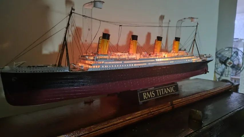 RMS Titanic Revell 1/400 Montado com Cupula e iluminado interno e externo. - Foto 4
