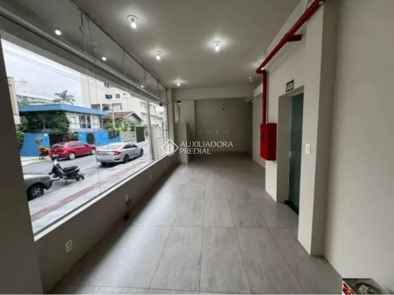 Sala comercial térrea em Balneário Camboriú, Bairro Nações. Locação Anual