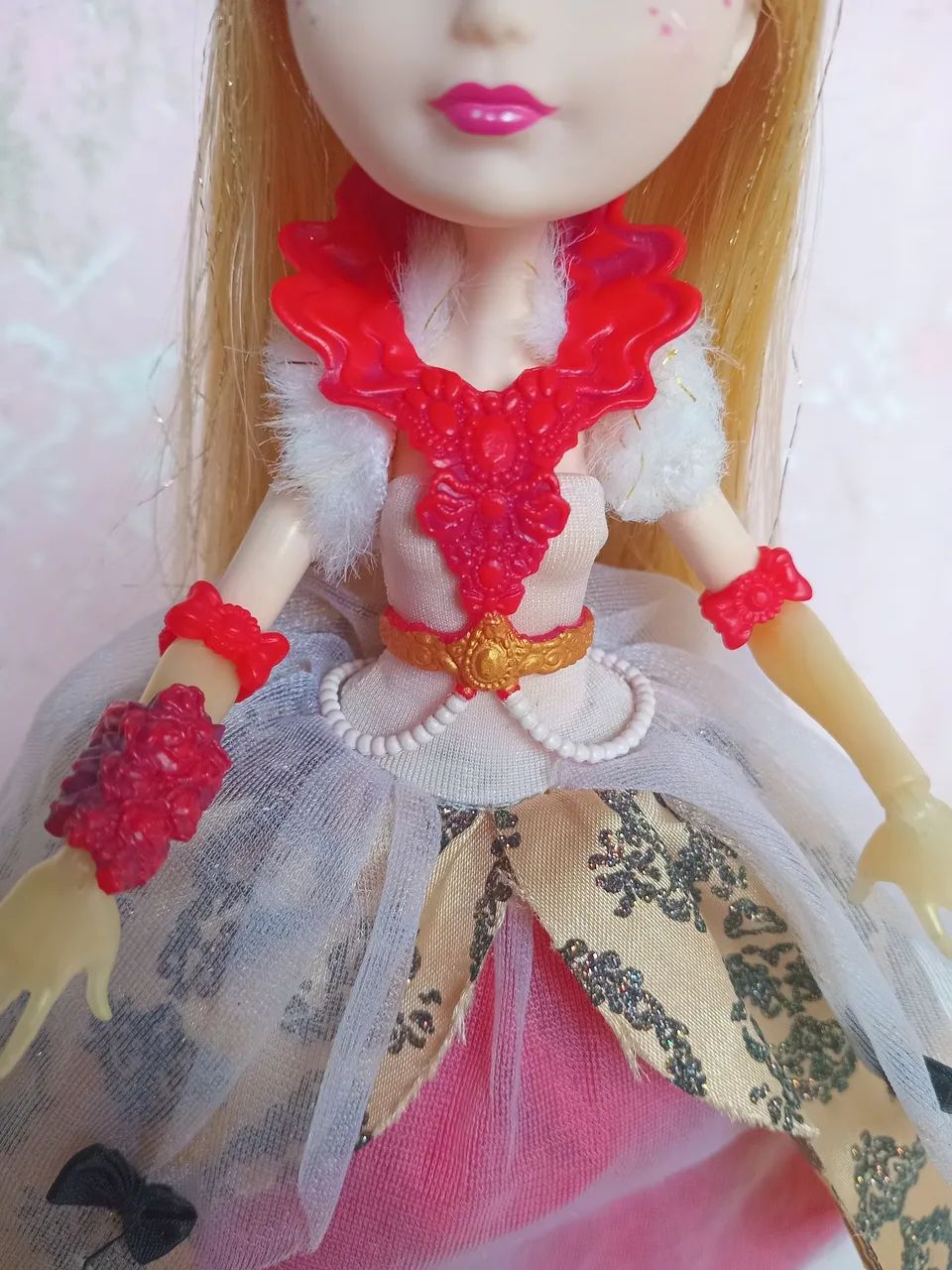 Boneca Ever After High - Apple White Thronecoming Queen - Foto 3