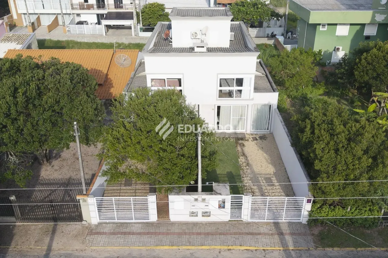 Casa Geminada com 3 Suítes à Venda em Mariscal Bombinhas/SC
