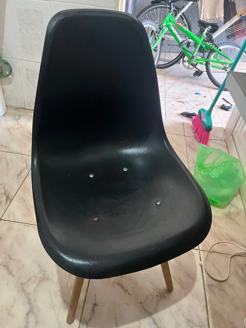 Cadeira Eames Eiffel Preta