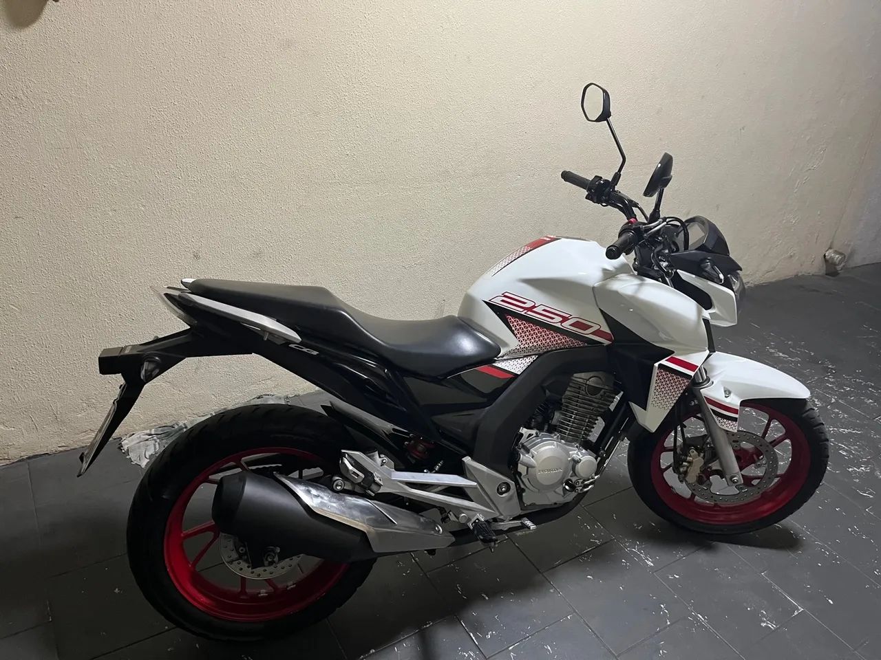 Honda CB Twister 2022 - Branca pra vender hoje. - Foto 3