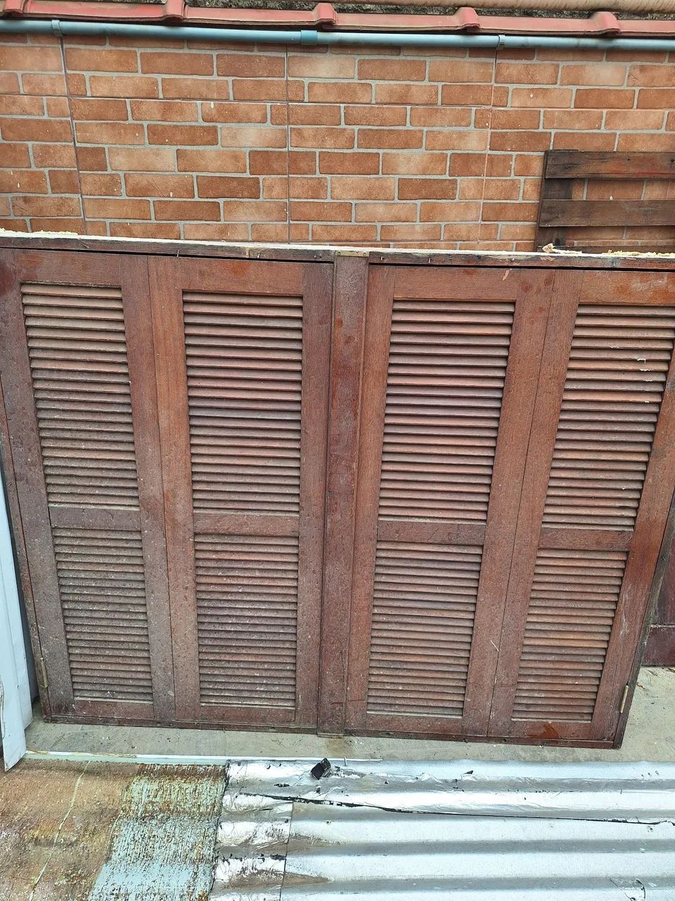 Porta de madeira com veneziana -  ótimo estado - Foto 3