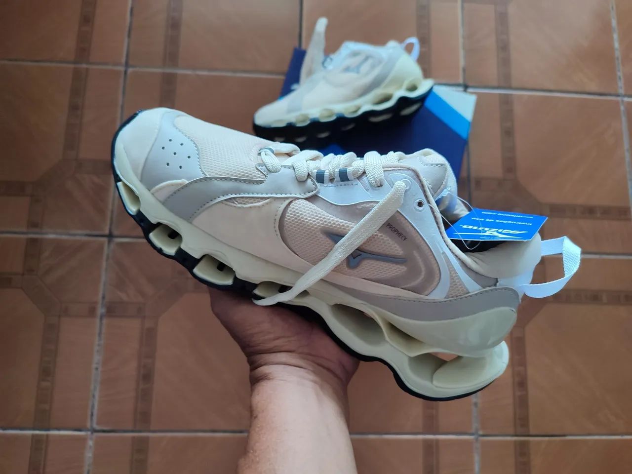 Tênis Mizuno Prophecy 9 - Bege - Foto 4