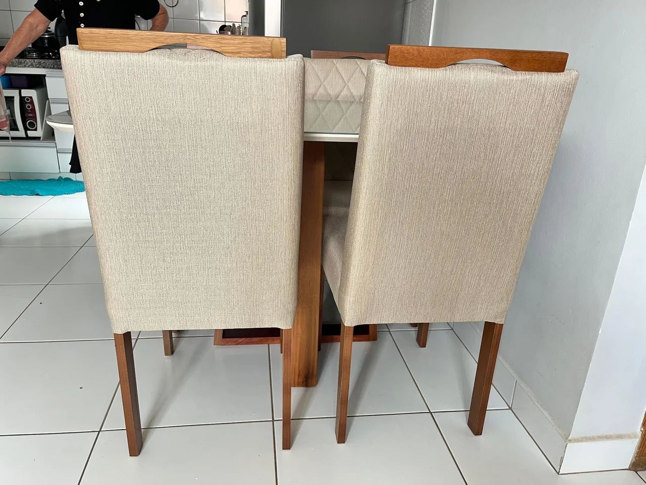 Mesa nova com cadeiras de madeira a pronta entrega  - Foto 2