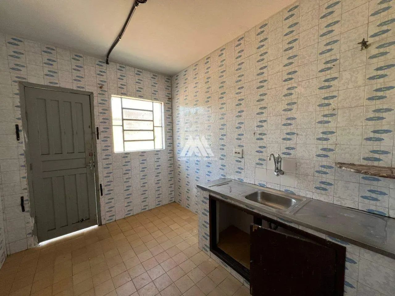 Alugo casa em Itaúna com ótima localização! - Foto 2