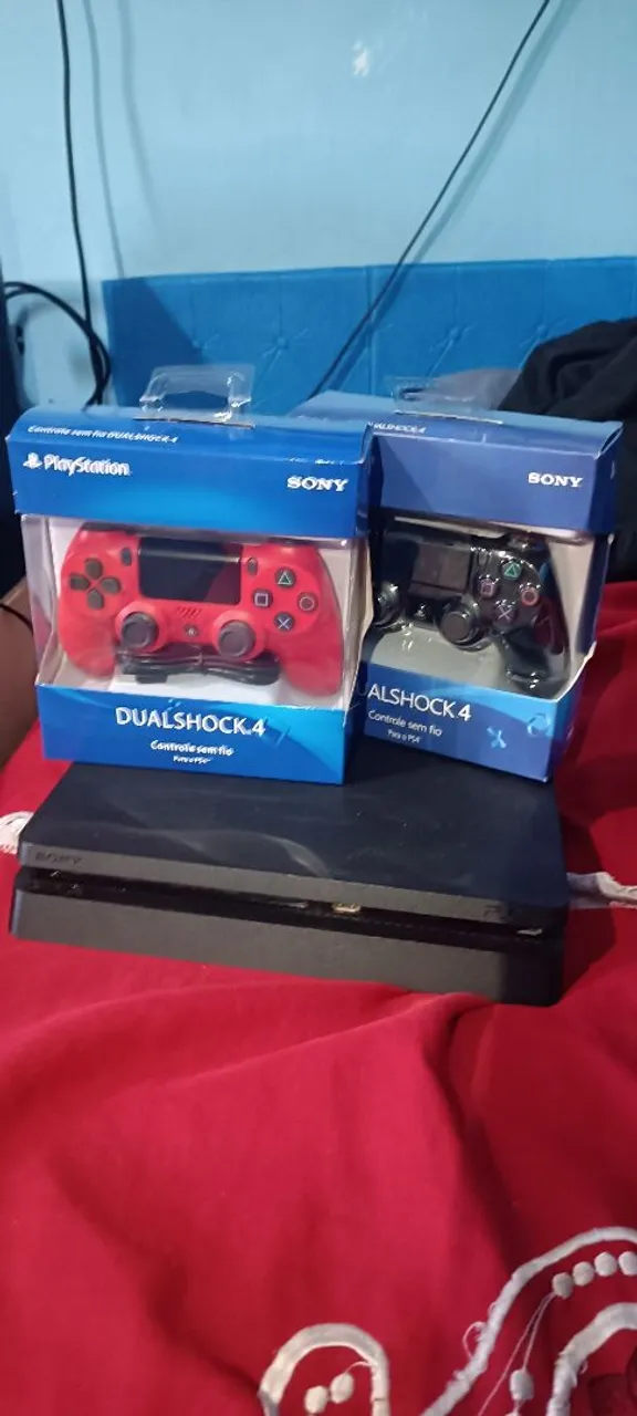 Playstation 4 + 2 Controles