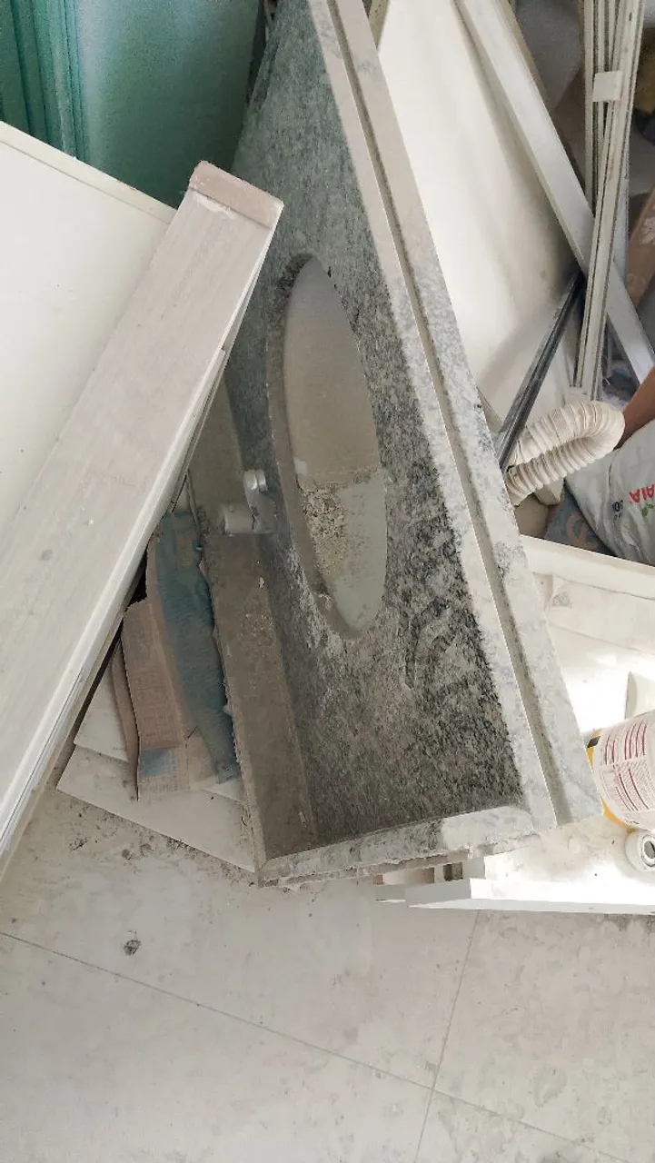 Vendo 2 pias de granito já com as pias e os rodo pias