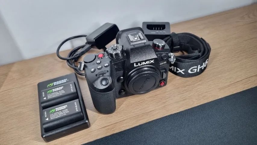 [BLACK NOVEMBER] Panasonic Lumix GH6 + Cartão CFexpress Lexar 128gb 1750mb/s (Usado)