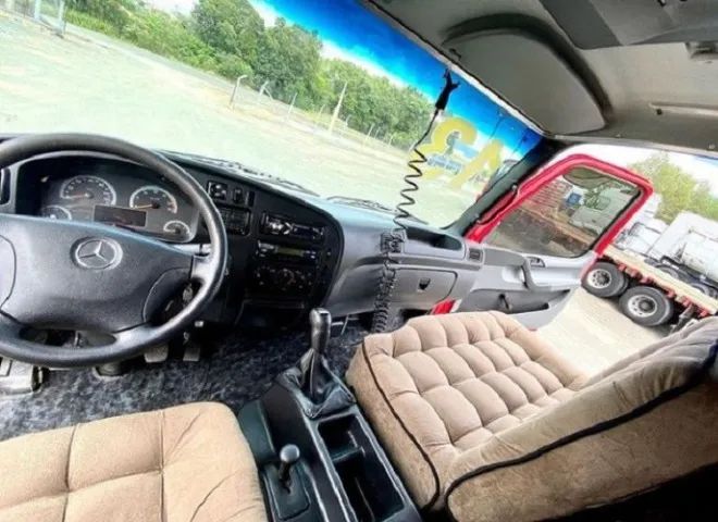 Mercedes-Benz Accelo 815 - Ano 2015 | Baú Carga Seca 6m x 2,50m - Foto 4