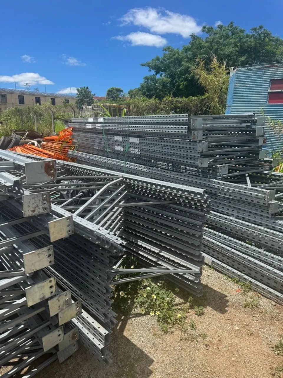 Porta Paletes - Montantes com 4,5M e Longarinas com 2,30M. Material em ótimo estado. Chama - Foto 5