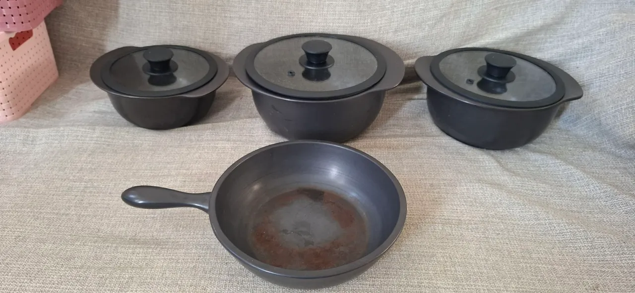 Conjunto de panelas e frigideira de CERÂMICA