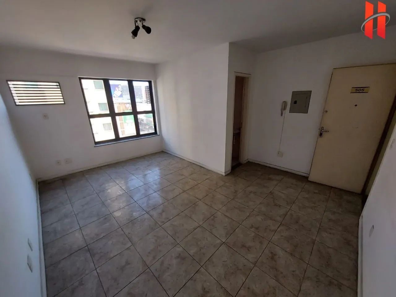 SALA COMERCIAL para alugar com 27m² de esquina com a Av. Brigadeiro Lima e Silva no Jardim