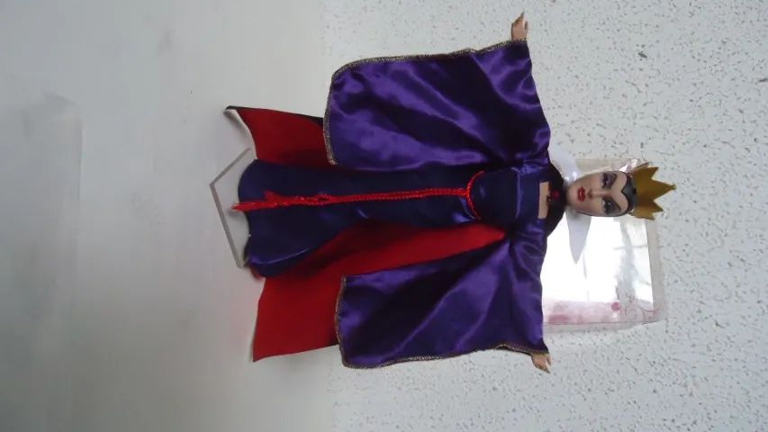 Boneca   Rainha Bruxa Má  Branca de Neve - Foto 2