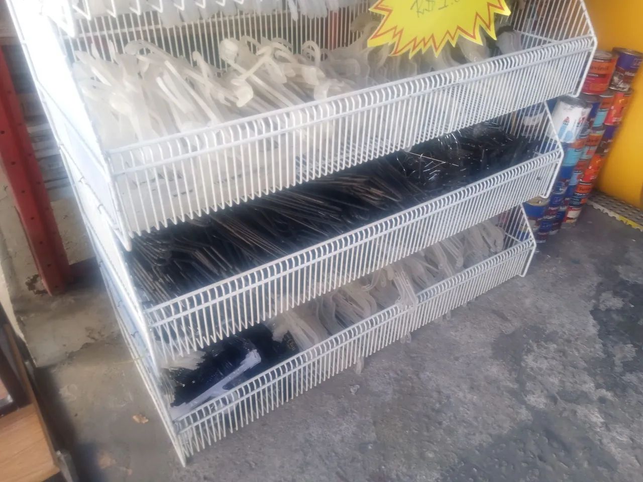 Cabides Plásticos para Lojas - Oferta Imperdível! - Foto 4