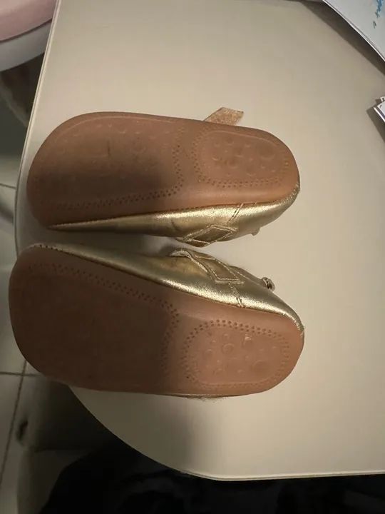 Sapatilha tip toey tamanho 18 dourada - Foto 2