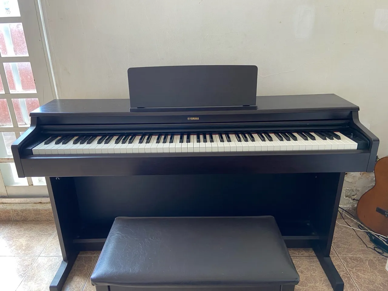 VENDO Piano Digital YAMAHA Com Estante E Banco Bivolt