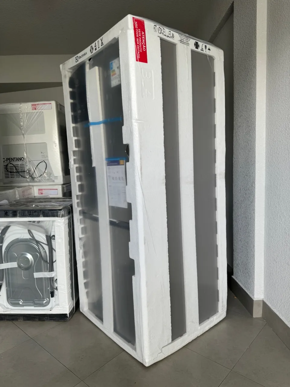 Geladeira Electrolux 590L 3 portas Inverter Inox nova