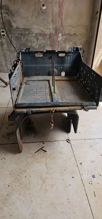 Caixa da bateria completa com suporte iveco stralis.