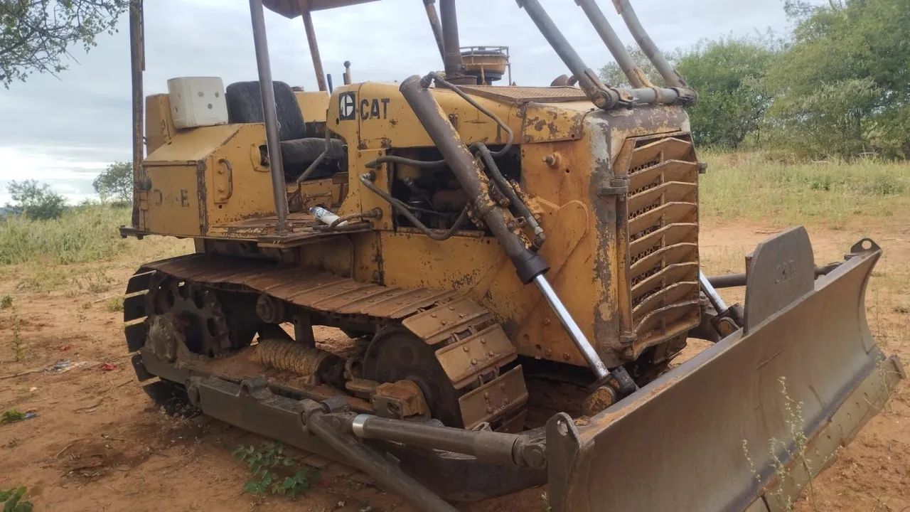 Trator de Esteira Caterpillar D4E - Foto 3