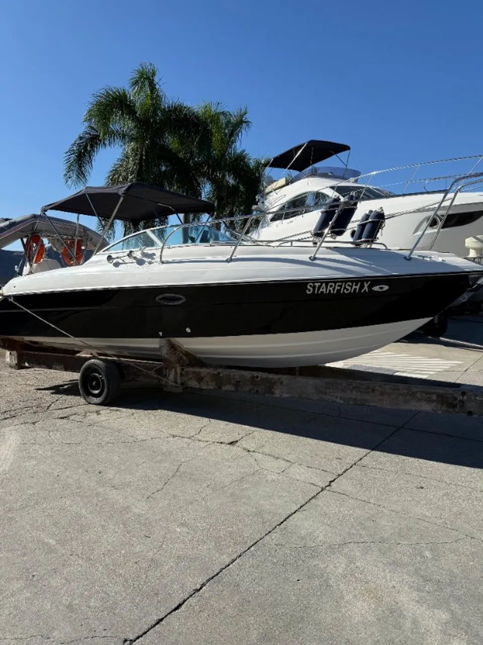 Lancha Phantom 240 24 pes. Motor novo, impecavel