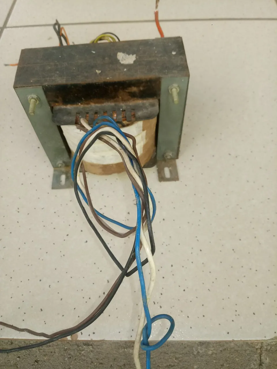 Transformador Elétrico para Projetos Eletrônicos