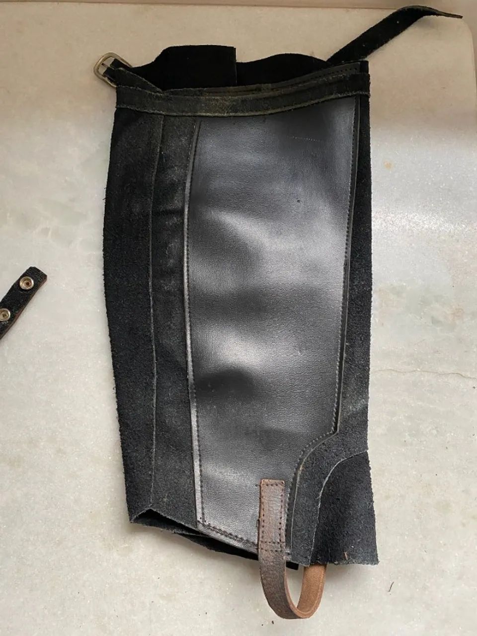 Perneira hípica de camurça e couro - Foto 3