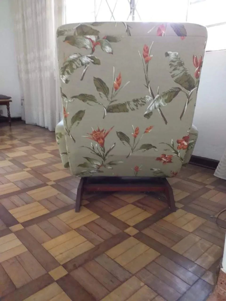 Cadeira de balanço e puff - Foto 2