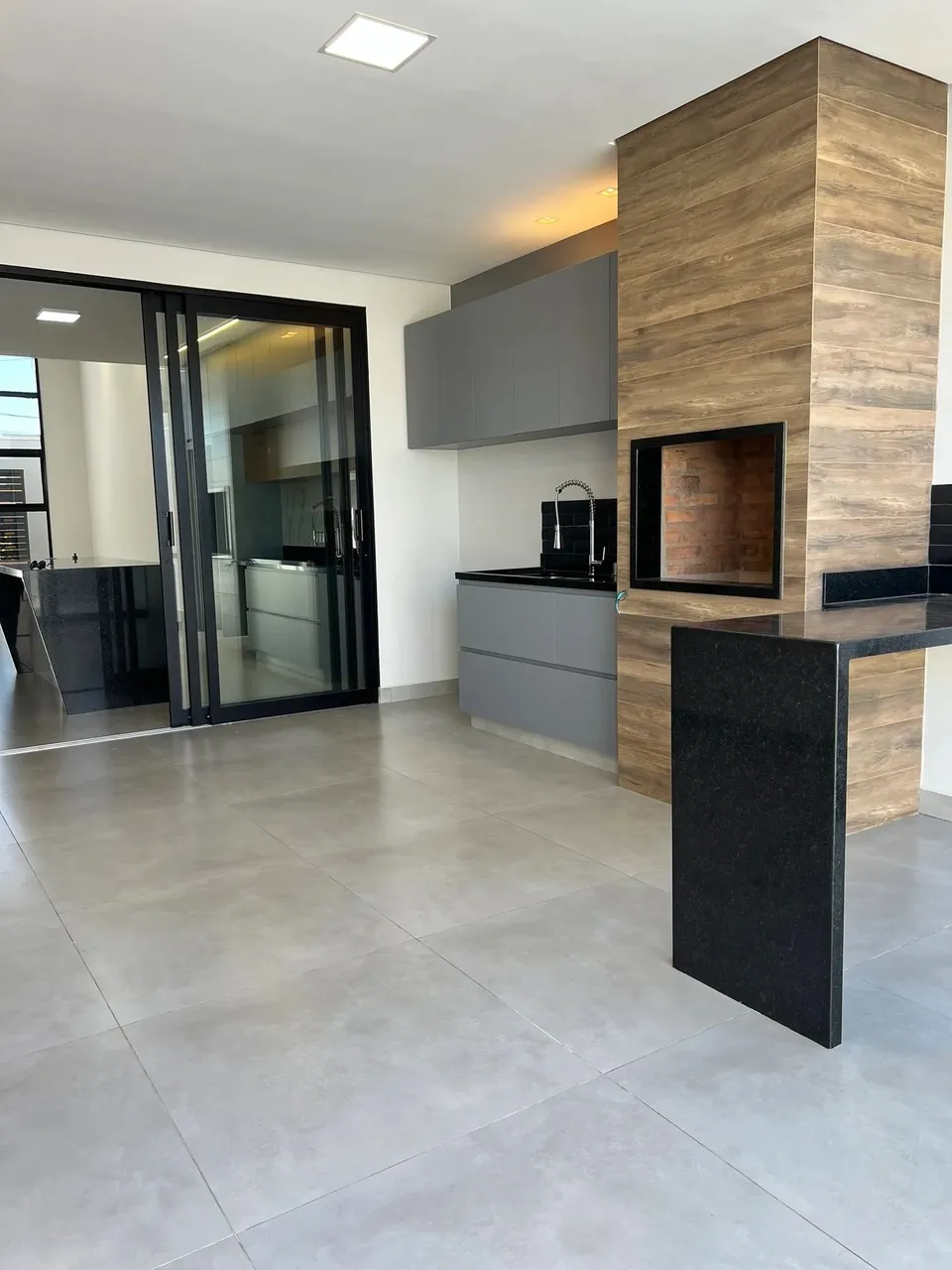 MARAVILHOSA CASA TÉRREA C/ 3 DORMITÓRIOS/SUITE/CLOSET À VENDA NO JD. OURO VERDE BOTUCATU/S
