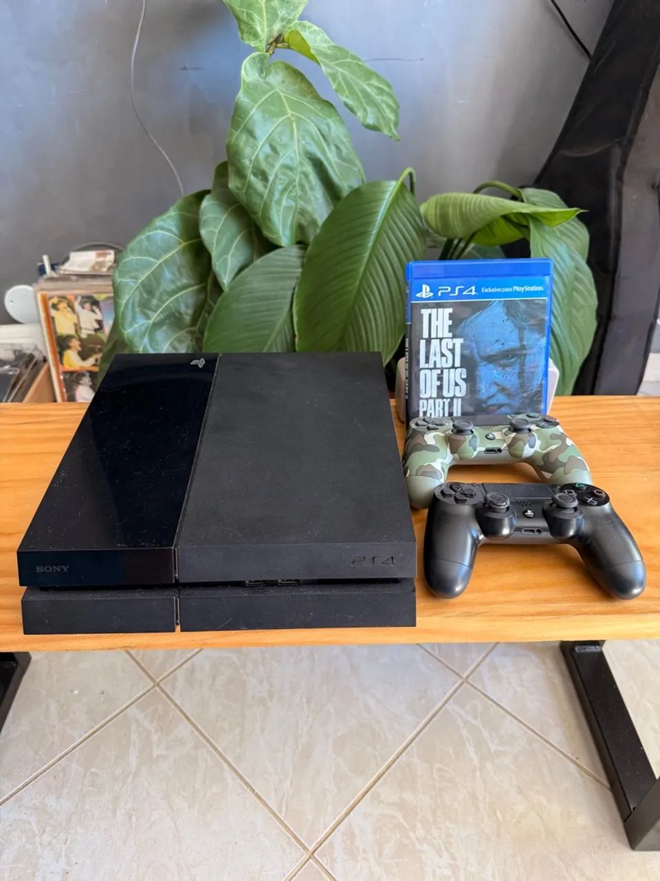 Playstation 4 FAT com 2 controles originais e Jogo The Last of Us Part II