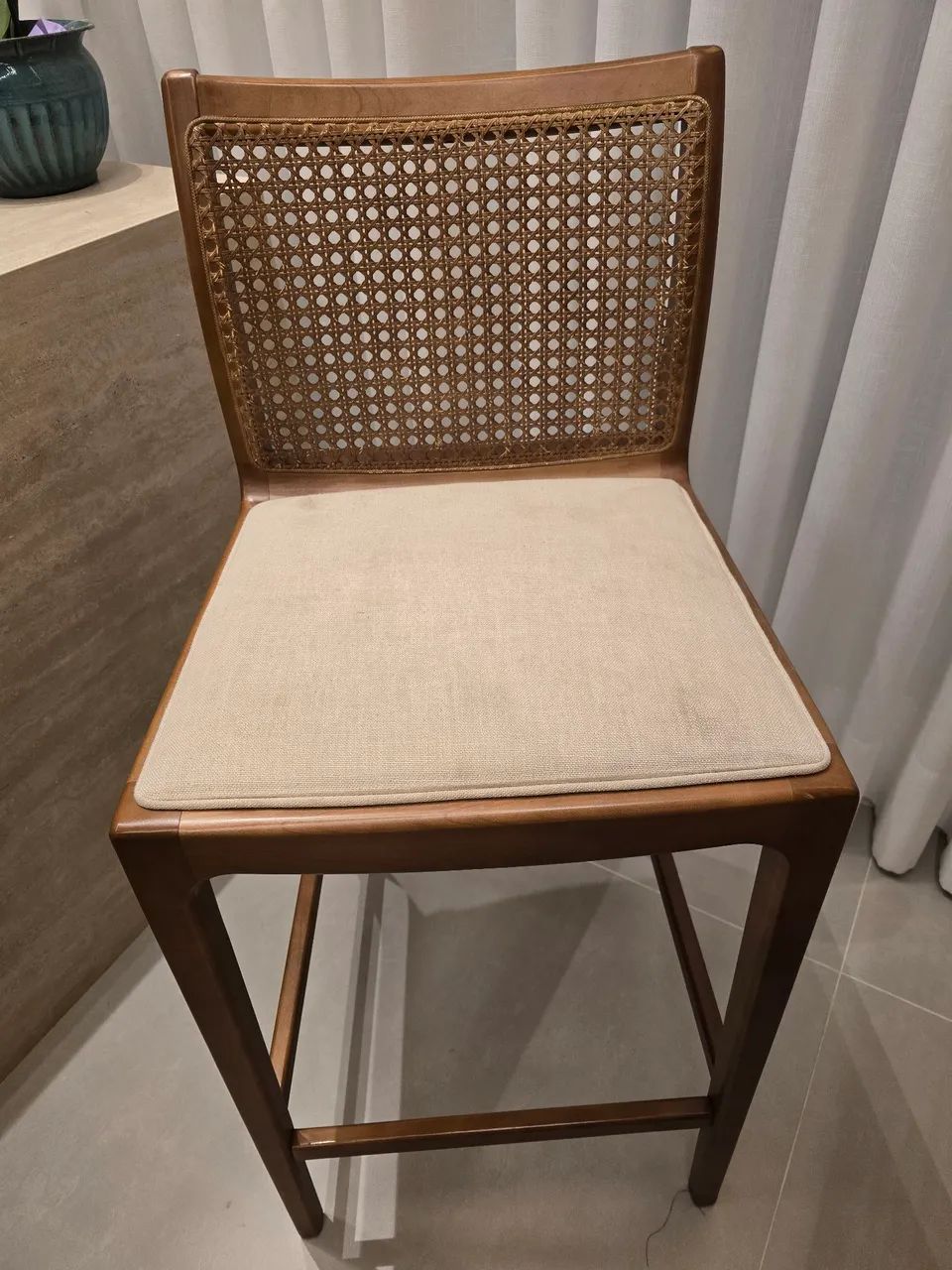 Banquetas de madeira com assento estofado - Foto 3
