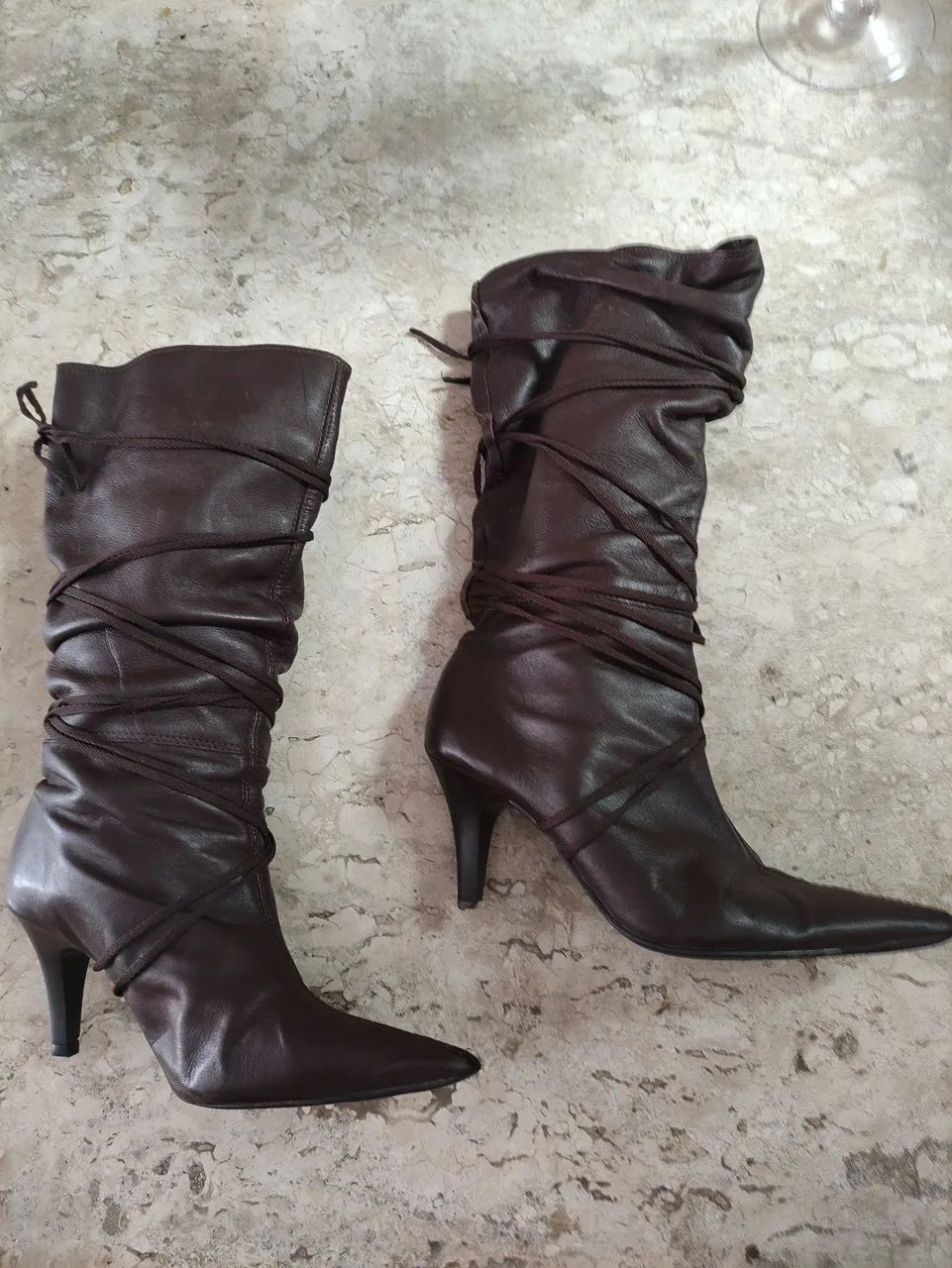 Botas de Couro Marrom Elegantes  - Foto 3