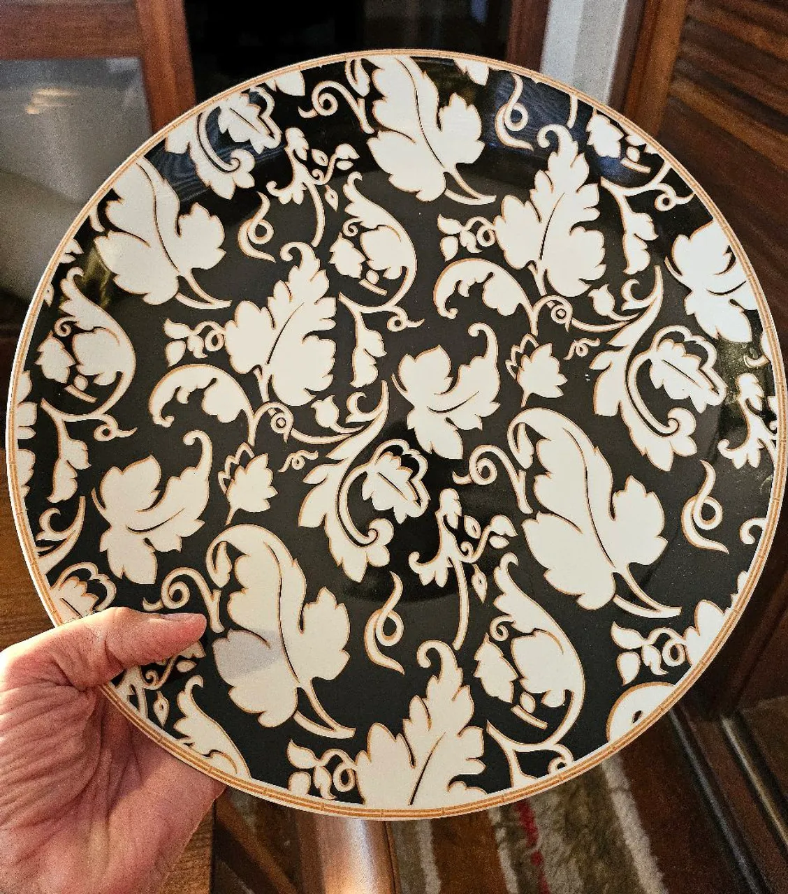 Prato de porcelana decorativa floral preto e branco