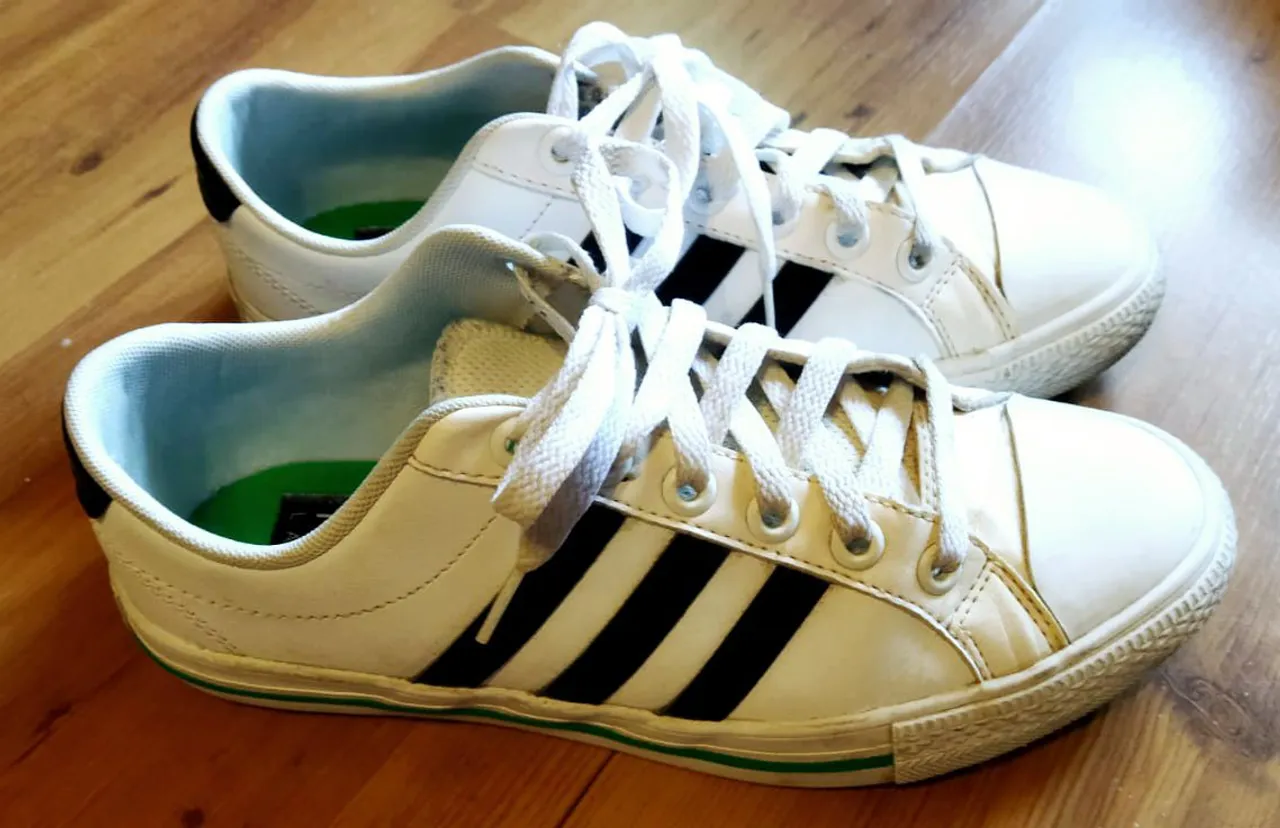 Tênis Adidas original unissex Num 36