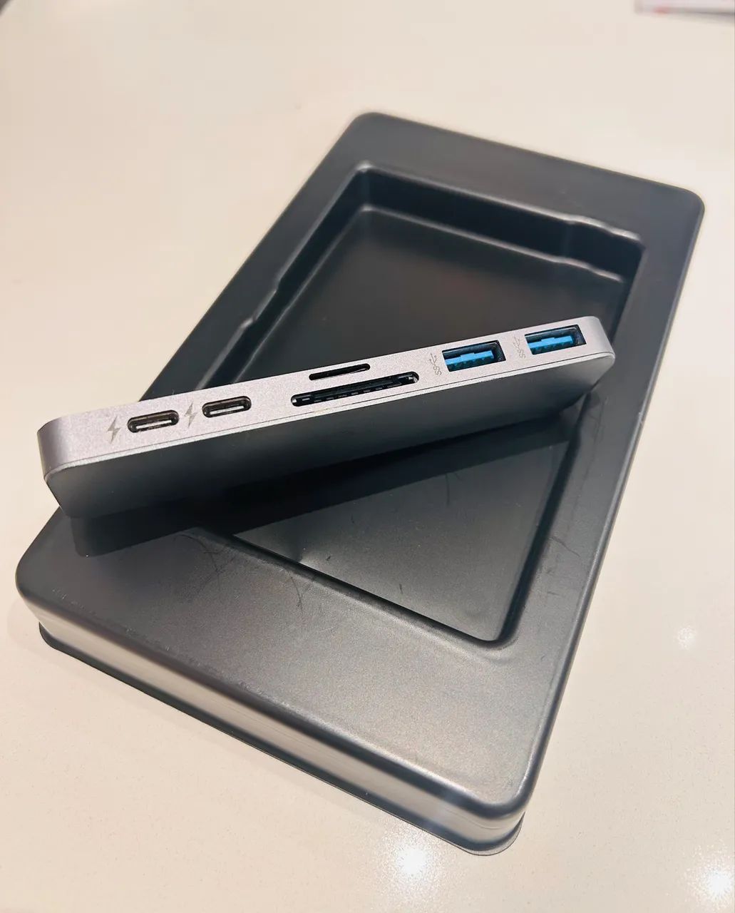 Hub MacBook Pro - Hyper Drive - 2 USB-C, 2 SD, HDMI 4k e 2 USB-A - Foto 2