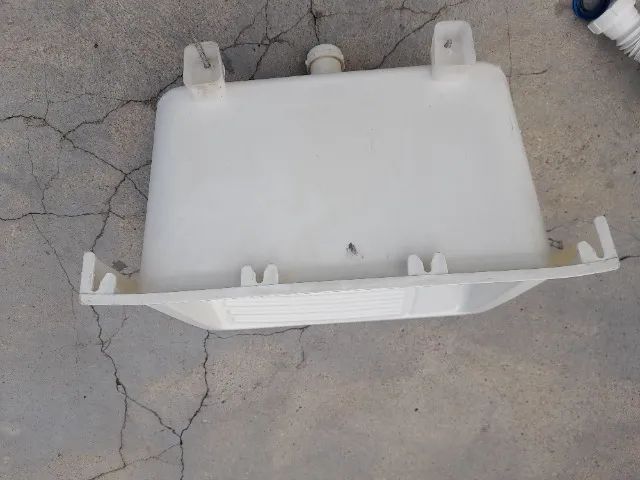 Tanque Plástico Com Sifão Universal 22 Litros - Foto 2