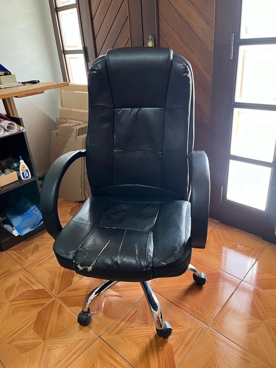 Cadeira de escritório de corino usada