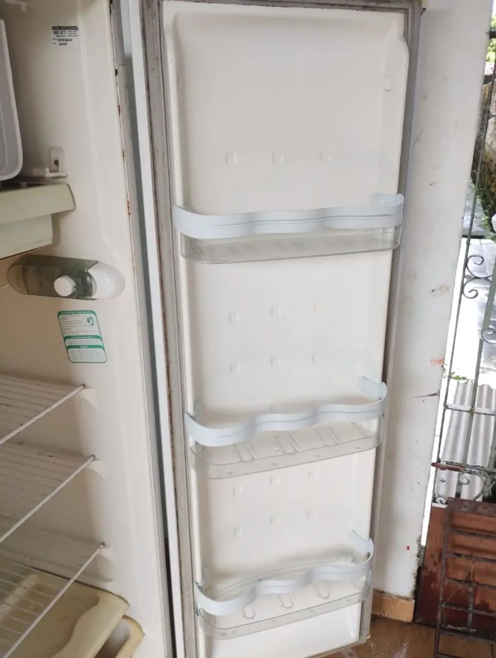 GELADEIRA USADA FUNCIONANDO PERFEITAMENTE  - Foto 2