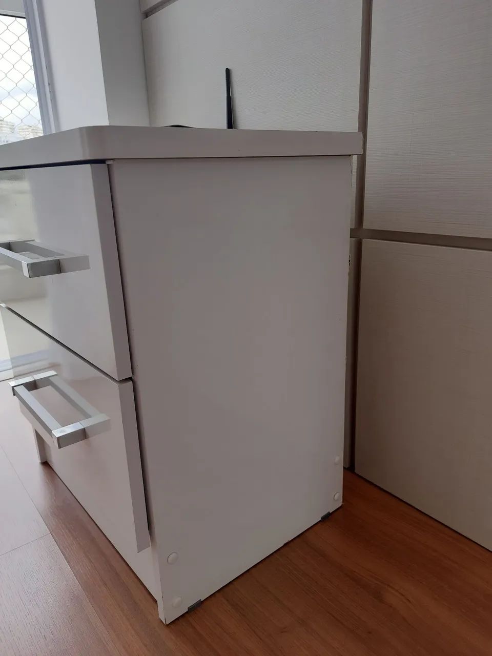 Mesa de Cabeceira 2 Gavetas - Branco - Foto 2