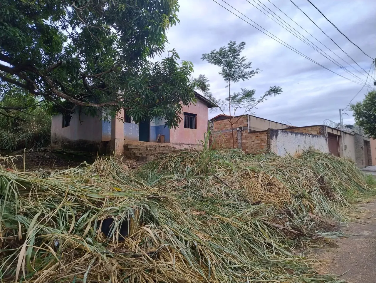 LOTE A VENDA 439 M2 JARDIM BALNEARIO MEIA PONTE - GOIÂNIA - GO