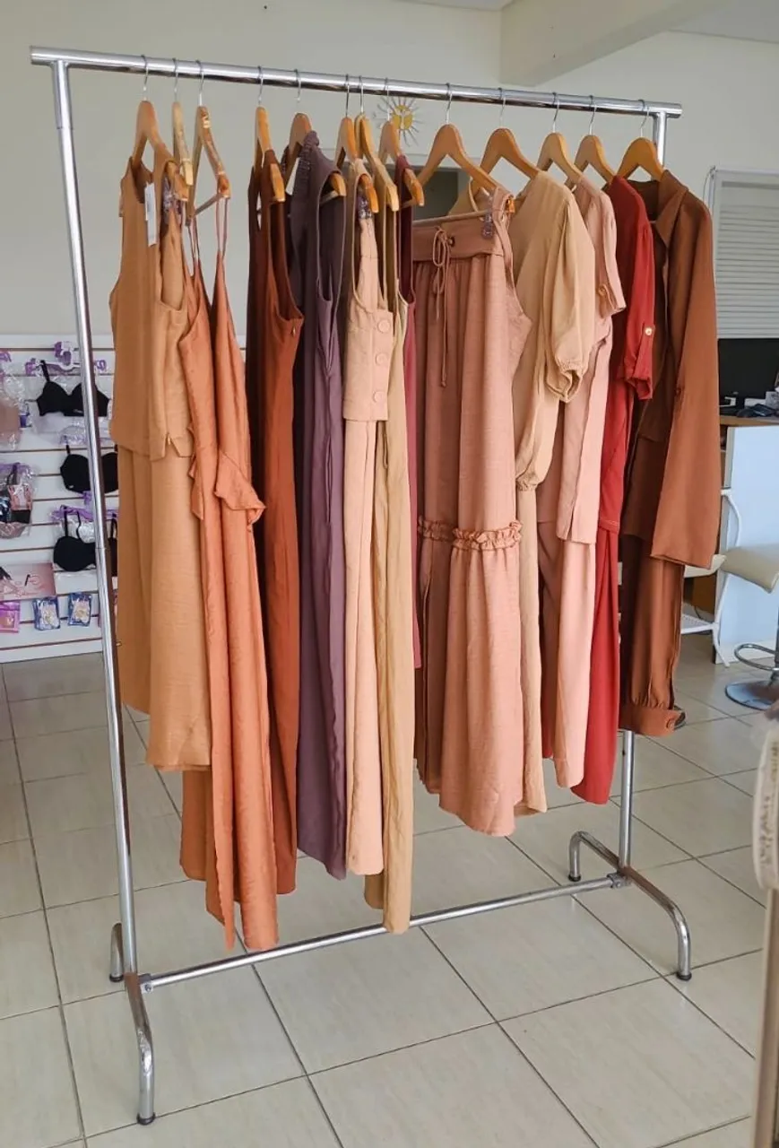 Arara de roupas para comércio