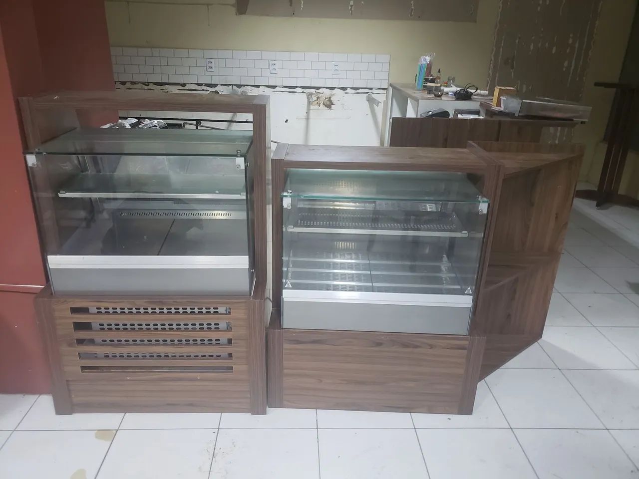 Vitrines quente e gelada com bancada