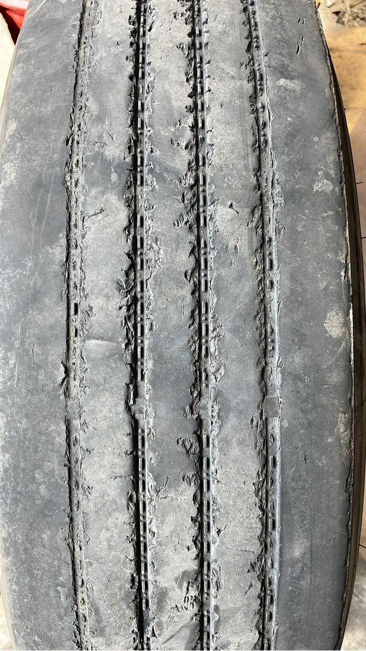 Pneu para caminhão e carreta 